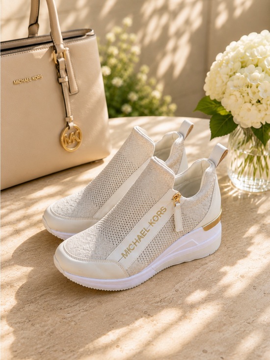 Michael Kors Shoes - ✨✨MICHAEL KORS Glitter Knit Sneakers Size ✨✨